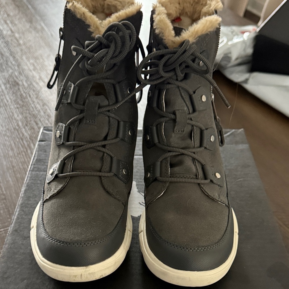 Sorel Explorer II Joan Grey Boots - Size 10